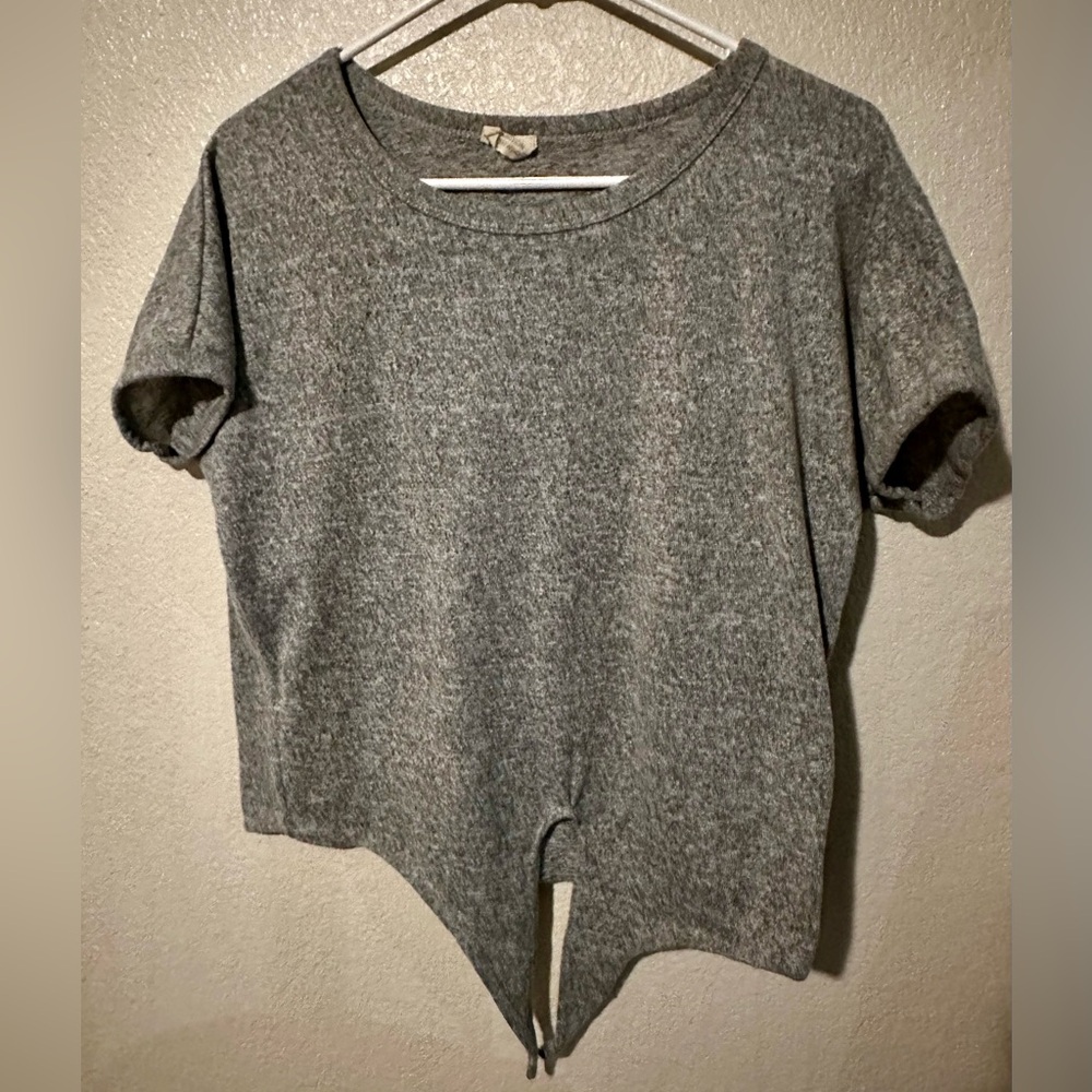 Caution to the Wind Women’s Gray Cropped Twist Front Tie TShirt